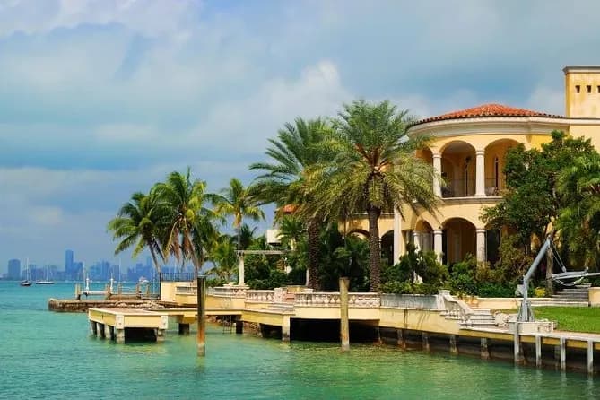 Celebrity homes sightseeing tour around Star Island